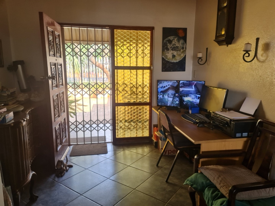 6 Bedroom Property for Sale in Protea Park North West